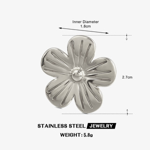 Fashion Stainless Steel Electroplated 18K Gold Flower Ring - Unique Hip-hop Trendy Women's Flower Ring for Wholesale - Product Image 4