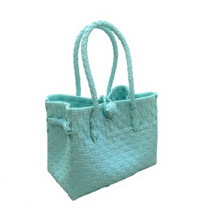 Sac fourre-tout en plastique tressé fait main écologique, résistant à l'eau, pour la plage et le shopping, sac à main artisanal durable - Product Image 1