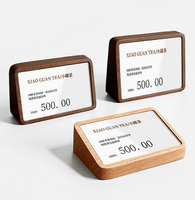 Support de Présentation de Prix en Bois Massif Personnalisé, Porte-Cartes de Table Vertical, Panneau Publicitaire de Bureau Haut de Gamme en Noyer Couleur Naturelle