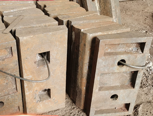 Plaque d'impact Mn18Cr2 PFV 1315 : Pièces de concasseur robustes et durcies pour travaux intensifs - Product Image 4