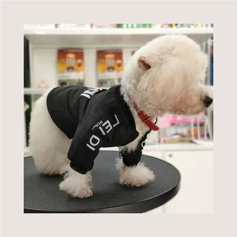 高級デザイナー小型犬服ファッションペットアクセサリー服ジャンパー冬メーカー中国卸売