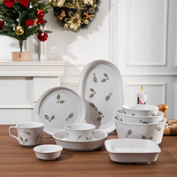 Ensemble de vaisselle en céramique unique, design en relief de feuilles, assiettes, bols, tasses, ambiance festive de Noël