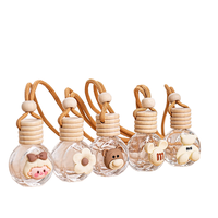 Vente en gros d'aromathérapie suspendue de luxe moderne de 10ml bouteille en verre sérigraphiée parfum de voiture de luxe bouchon à vis diffuseur de roseau