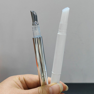 Corrector en Barra para Hombre, Color Plata y Oro, en Tubo de Aluminio, Tamaño Viaje, Envase Cosmético - Product Image 1