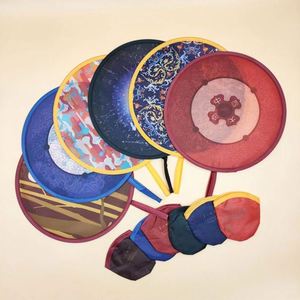 Ventilateur de poche pliable personnalisé imprimé par sublimation, ventilateur flexible en forme de frisbee - Product Image 4