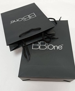 Sacchetti di carta Kraft riciclabili con il proprio Logo Custom regalo abbigliamento <span class=keywords><strong>imballaggio</strong></span> sacchetto di carta per la spesa nero cartone stampa a caldo - Product Image 4