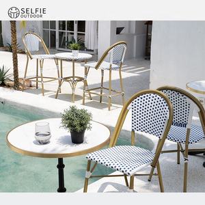 Ensemble de salle à manger de jardin moderne, durable et confortable avec des chaises en rotin et une table à manger pour une utilisation en extérieur, patio, parc, salon - Product Image 2