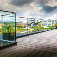 Système de garde-corps extérieur en aluminium et verre trempé avec design de garde-corps de terrasse en U, style contemporain, garantie de 3 ans