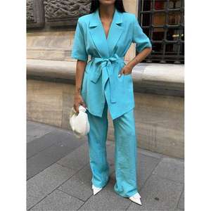 Conjunto de Chaqueta y Pantalón Azul de Manga Corta para Mujer con Detalle de Lazo - Product Image 3