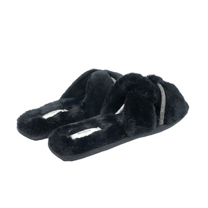 <span class=keywords><strong>Pantofole</strong></span> in Pelliccia da Donna Autunno/Inverno, Design Semplice e Alla Moda con Catena Incrociata, Suole Morbide e Piatte, Scarpe Comode e <span class=keywords><strong>Calde</strong></span> - Product Image 3