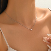 Collier à chaîne fine de luxe léger et minimaliste, design de niche discret et élégant, sensation haut de gamme, tempérament doux, polyvalent