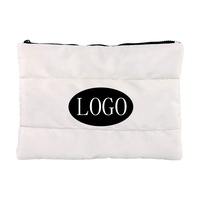 Nouveau 2024 Sac de Maquillage Rembourré Doux et Léger en Coton Nylon, Matelassé, Fluffy, Pochette de Voyage Personnalisable avec Logo