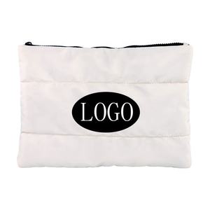 Novo 2024 Bolsa Cosmética de Viagem Personalizada com Logotipo, Leve e Macia, Acolchoada em Algodão e Nylon, Estilo Puffer e Fofa - Product Image 3