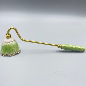 أداة إطفاء شموع السبت ذات المقبض الطويل مصممة للسلامة والسهولة خلال الاحتفالات الدينية - Product Image 6