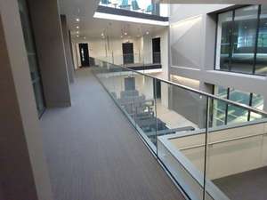 Accessoires de <span class=keywords><strong>balustrade</strong></span> en aluminium extrudé, profil en U, système de garde-corps en verre sans cadre, prix en Chine - Product Image 6