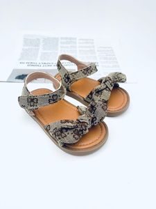 Sandalias Planas con Lazo de Leopardo al por Mayor para Niñas Pequeñas y Sandalias Infantiles de Moda Estilo Europeo y Americano - Product Image 3