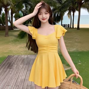 Maillot de bain une pièce pour femmes, couleur unie, encolure à volants, style robe, pour vacances à la plage, vert - Product Image 3