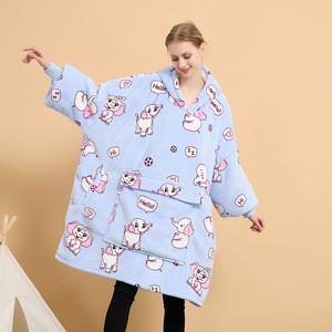 Sweat-shirt Sherpa surdimensionné à capuche pour femme, design poche géante, personnalisé d'usine, couverture portable - Product Image 4