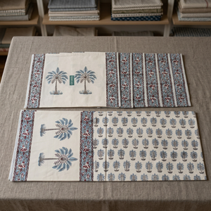 Juego de Camino de Mesa y Tapete con Estampado de Palmeras Blancas y Azules, Hecho a Mano |   Decoración de Mesa de Comedor en Tela 100% Algodón para Venta al Por Mayor - Product Image 2