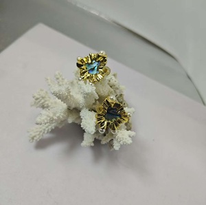Pendientes de Moda en Forma de Corazón, Latón con Baño de Oro Real, Incrustados con Concha de Abulón Natural y Perlas - Product Image 4