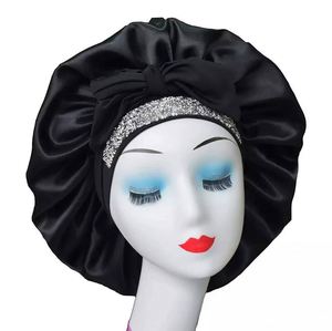 Gorro de satén de doble capa con logotipo personalizado de alta calidad, brillante, con diamantes de imitación y banda elástica de seda. - Product Image 3