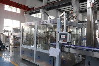 Ligne complète de machine de remplissage d'eau minérale en bouteille PET automatique, 18000 BPH par heure