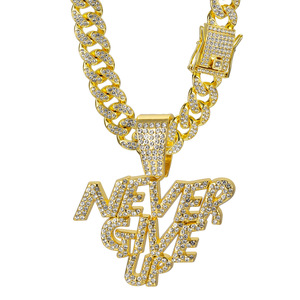 Collana a catena a maglie cubane in stile euro-americano, nuova, hip hop, in lega di zinco dorata, con ciondolo in lega e diamanti incastonati, design unico 'Never Give Up' - Product Image 1