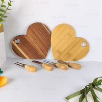 Planche à fromage en forme de cœur en bambou avec couteaux Mini charcuterie Cadeau de remerciement pour mariage Prix de baby shower