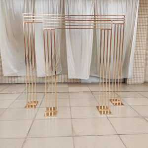 Arche de mariage en métal et fer, support carré pour décoration extérieure, avec fond floral romantique et accessoires de mise en scène - Product Image 5