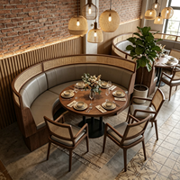 Ensemble de table à manger ronde en bois et rotin avec sièges de restaurant de style Japandi, luxe commercial, moderne, en cuir