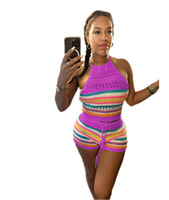 Ensemble deux pièces au crochet pour femme : haut court dos nu rayé et short taille haute, doux et coloré, idéal pour l'été