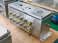 Boîtier de commande antidéflagrant industriel LD-FBJX IP66 en acier inoxydable, compatible IEC Ex, alimentation 24V DC 10A pour zones dangereuses