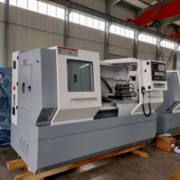 Torno CNC Horizontal de Bancada Plana CK6150*1000 de Servicio Ligero, 2 Ejes, Portaherramientas de 4 Estaciones, Pieza de Trabajo de 1000 mm, Sistema de Control FANUC