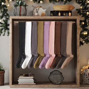 Acogedoras medias navideñas de punto por encima de la rodilla para mujer Compresión transpirable con patrones lindos Regalos de invierno a granel al por mayor - Product Image 1