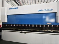 Presse plieuse hydraulique CNC entièrement automatique DONTZER DHS-110/4500 110KN 4500mm avec contrôleur Delem et moteur 7.9kW pour tôles synchronisées
