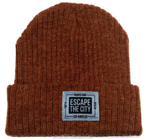 Bonnet de haute qualité en tricot doux et uni pour adulte, étiquette tissée pour <span class=keywords><strong>escape</strong></span> the city - Product Image 1