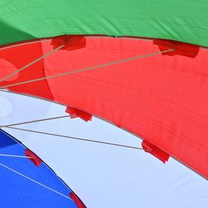 Parasol de Plage Premium 140cm 150cm de Rayon, Parapluie de Jardin Robuste à Baleines Épaissies pour Stand - Product Image 3