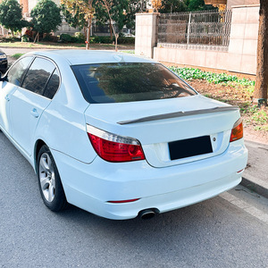 สปอยเลอร์หลังทรง PSM สำหรับรถ BMW ซีรีส์ 5 E60 ปี 2004-2010  วัสดุคาร์บอนไฟเบอร์ลายไม้สีดำเงา ABS  แบบ Ducktail - Product Image 1