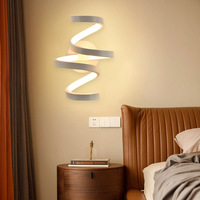 Applique murale LED décorative en aluminium pour hôtel, design moderne, pour chevet ou escalier, avec télécommande/application et variateur d'intensité