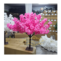 Arbre de fleurs artificielles de fleurs de cerisier blanc suspendu à l'arbre de fleurs de cerisier artificiel blanc pour la décoration de mariage