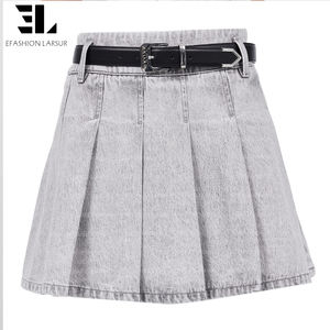 Gonna Corta in Denim Lyocell Ecologico Morbido LARSUR, Casual con Effetto Consumato, Estiva per Donna - Product Image 4