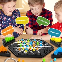 Chaîne Triangle Jeu d'échecs Jeu de Trigle Jouet éducatif pour enfants de 3 ans et plus Planche de stratégie pour les soirées de jeu en famille