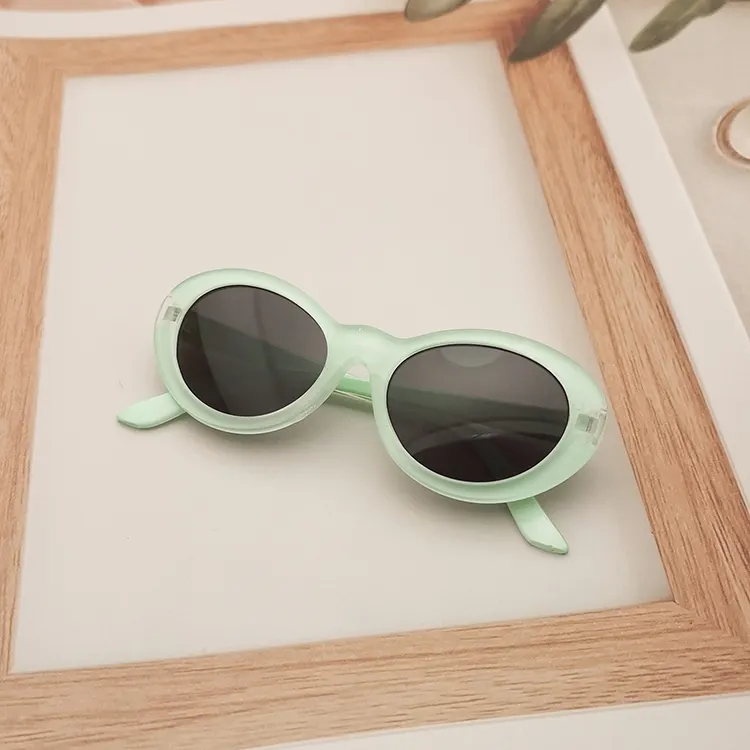 2024 Großhandel UV400 Kindersonnenbrille oval geformt bunt Diamant individueller Designer Babyglas für Jungen und Mädchen