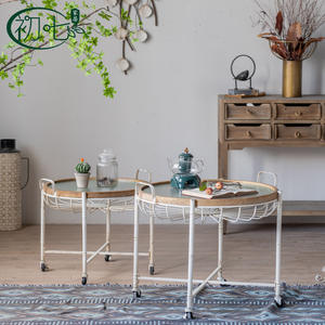 Mesa de Centro Estilo Retro Americano con Tapa de Vidrio Templado, Mesa Auxiliar Redonda Pequeña para Sala de Estar con Ruedas - Product Image 1