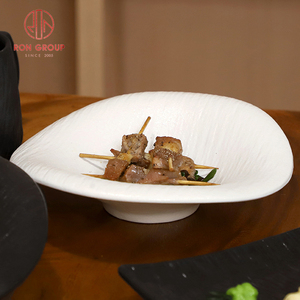 Assiette en céramique noire en gros, design unique en forme de nuage, vaisselle pour hôtel, restauration, restaurant - Product Image 5