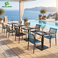 Ensemble de salle à manger d'extérieur moderne Sunland 3 pièces, chaises en corde tressée résistantes à l'eau avec table en HPL durable, idéal pour les restaurants et les cafés