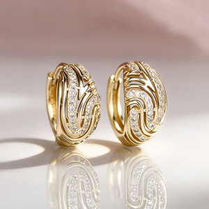 Orecchini a polsino geometrici traforati da donna con motivo totem, accessori per l'orecchio per uso quotidiano - Product Image 2