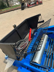 Tracteur automatique à quatre roues moissonneuse-batteuse de pommes de terre et de patates douces pour carottes en vente - Product Image 4