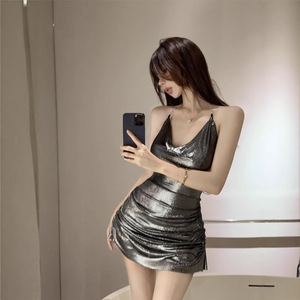 Abito Sexy Stile Thai per Donna, Primaverile, Ideale per Bar e Feste in Discoteca, Design Aderente con Dettagli Plissettati, Collo Halter, Schiena Scoperta, Cinturino 105 - Product Image 1