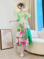 Fabricant de robes plissées de style coréen - Vente en gros de robes imprimées à col rond et grandes tailles, tendance
